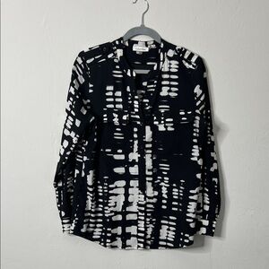 Calvin Klein Black & White Abstract Print Button-Down Blouse • Size M